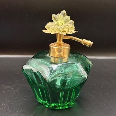 LOT 256: Green Glass Perfume Atomizer and an Amber Glass Lidded Trinket Box
