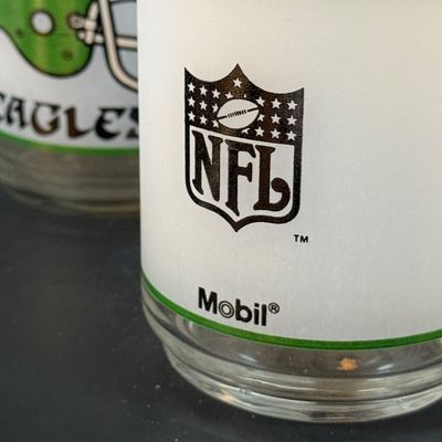 LOT 267: Collection of 10 Philadelphia Eagles Football Mobil Oil Souvenir Drinking Glasses