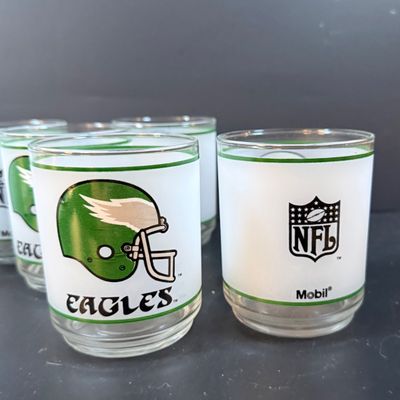 LOT 266: Collection of 10 Philadelphia Eagles Football Mobil Oil Souvenir Drinking Glasses