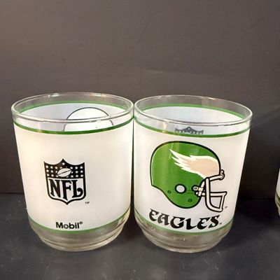 LOT 267: Collection of 10 Philadelphia Eagles Football Mobil Oil Souvenir Drinking Glasses