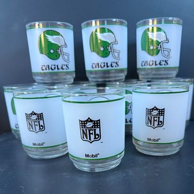 LOT 264: Collection of 10 Philadelphia Eagles Football Mobil Oil Souvenir Drinking Glasses