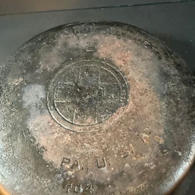 LOT 270: Set of 2 Cast Iron Frying Pans Including a Grizwold 8"