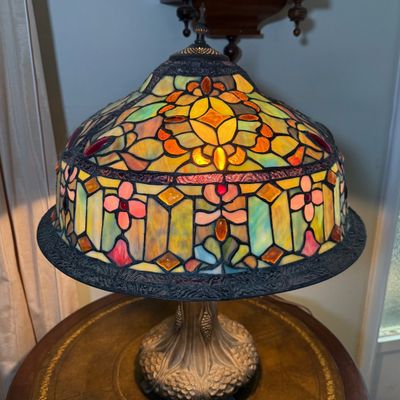 LOT 163: Tiffany Style Table Lamp