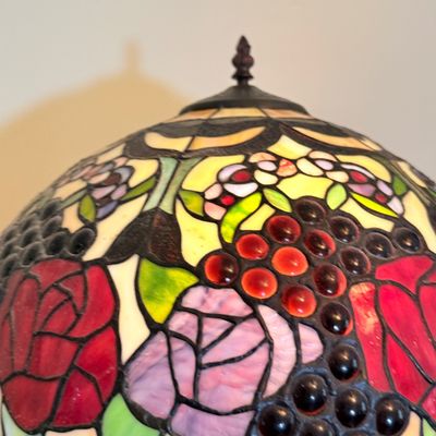 LOT 177: Tiffany Style Floral Stain Glass Table Lamp