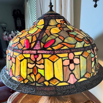 LOT 163: Tiffany Style Table Lamp