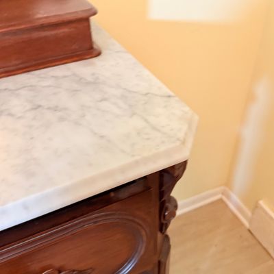 LOT 178: Antique/Vintage Victorian Style Marble Top Vanity Dresser