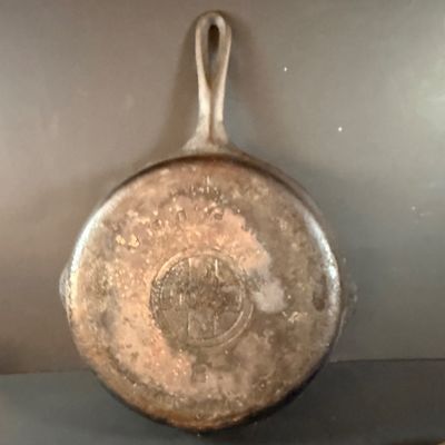 LOT 270: Set of 2 Cast Iron Frying Pans Including a Grizwold 8"