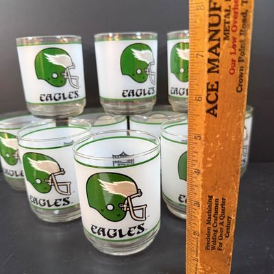 LOT 267: Collection of 10 Philadelphia Eagles Football Mobil Oil Souvenir Drinking Glasses