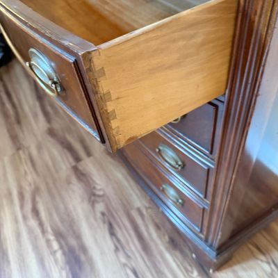 LOT 182: Bowed Front Chest of Drawers with Pull-Out Slide and Oval Hardware and Removable Glass Top