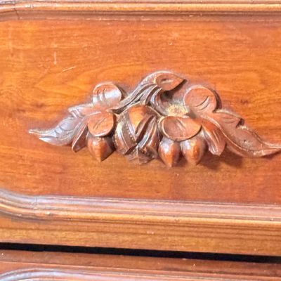 LOT 178: Antique/Vintage Victorian Style Marble Top Vanity Dresser
