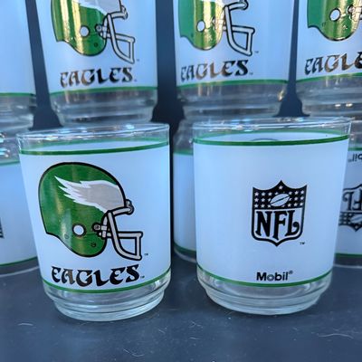 LOT 265: Collection of 10 Philadelphia Eagles Football Mobil Oil Souvenir Drinking Glasses