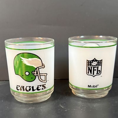 LOT 266: Collection of 10 Philadelphia Eagles Football Mobil Oil Souvenir Drinking Glasses