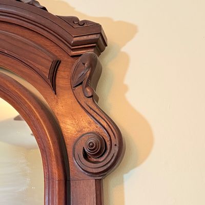 LOT 178: Antique/Vintage Victorian Style Marble Top Vanity Dresser
