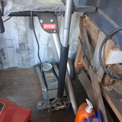 Sale Photo Thumbnail #562: Pittsburgh automotive ton rapid pump floor jack