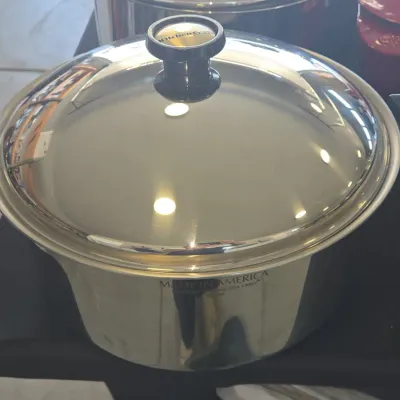Sale Photo Thumbnail #301: Kitchen craft quart stainless steel stock pot