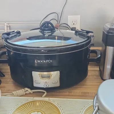 Sale Photo Thumbnail #125: Crock pot quart cook carry programmable slow cooker