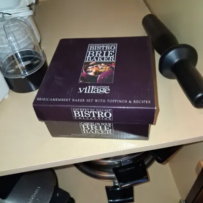 Sale Photo Thumbnail #9: Gourmet du village bistro collection brie baker set
