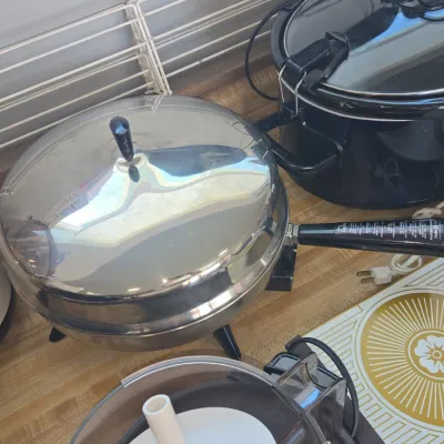 Sale Photo Thumbnail #212: Farberware electric skillet b second image