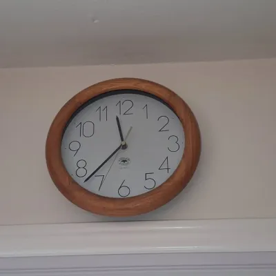 Sale Photo Thumbnail #116: Baker hart stuart quartz wall clock
