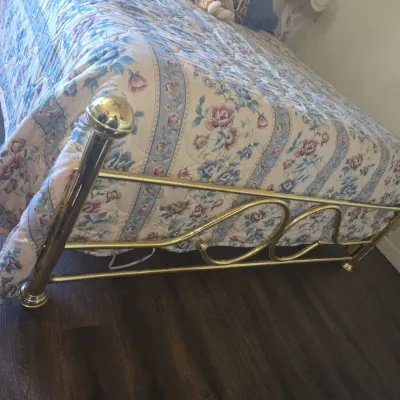 Sale Photo Thumbnail #488: Vintage brass bed frame with heart motif second image
