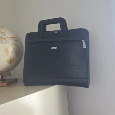 Sale Photo Thumbnail #77: Samsonite business briefcase with organizer pockets