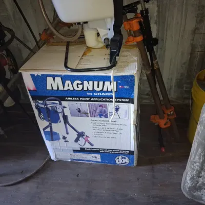 Sale Photo Thumbnail #553: Graco magnum dx airless paint sprayer