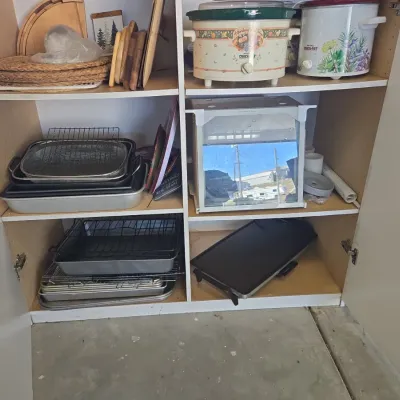 Sale Photo Thumbnail #376: Kitchen appliance and bakeware assortment