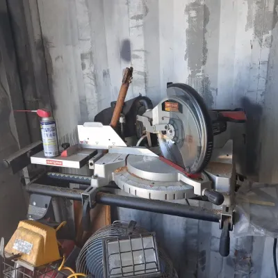 Sale Photo Thumbnail #550: Craftsman inch sliding compound miter saw
