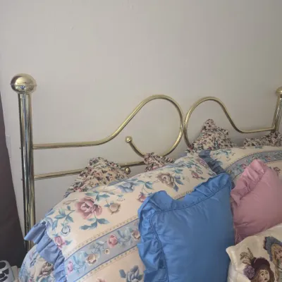 Sale Photo Thumbnail #489: Vintage brass bed frame with heart motif third image