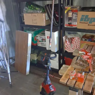 Sale Photo Thumbnail #517: Craftsman cc gas powered string trimmer