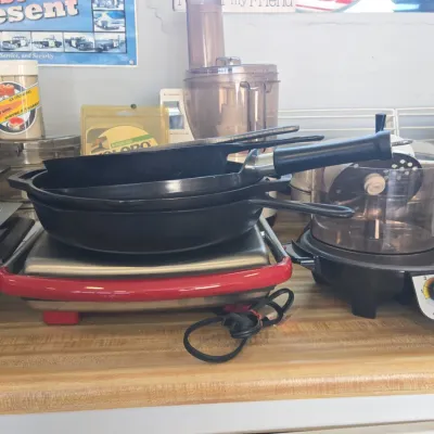 Sale Photo Thumbnail #346: Assorted cast iron skillets and americraft all purpose cooker