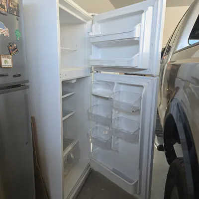 Sale Photo Thumbnail #297: Kenmore top freezer refrigerator third image