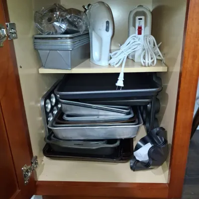 Sale Photo Thumbnail #66: Kitchen baking utensils and hand mixer lot