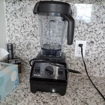 Sale Photo Thumbnail #428: Vitamix series blender