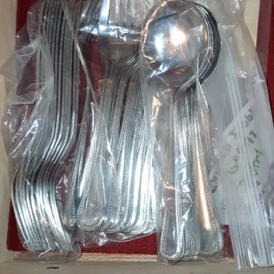 Sale Photo Thumbnail #261: Wallace regal pearl stainless flatware set