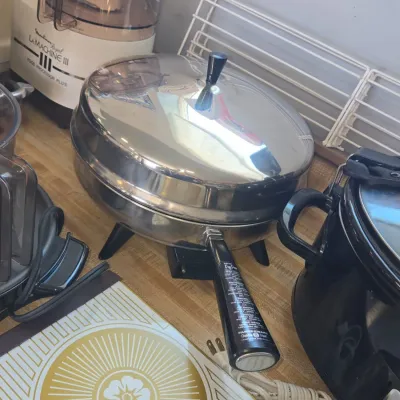 Sale Photo Thumbnail #213: Farberware electric skillet b