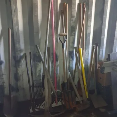Sale Photo Thumbnail #510: Assorted vintage garden and hand tools