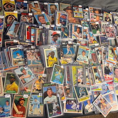 Sale Photo Thumbnail #166: 1960s-1980s Hall of Famer and Stars Baseball Card