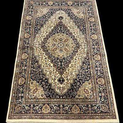 Sale Photo Thumbnail #307: Vintage Oriental Eastern Style Carpet