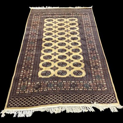 Sale Photo Thumbnail #310: Vintage Oriental Eastern Style Carpet