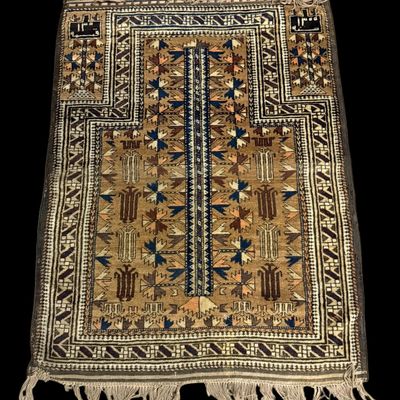 Sale Photo Thumbnail #314: Vintage Oriental Style Carpet