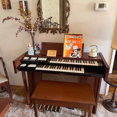Vintage organ 