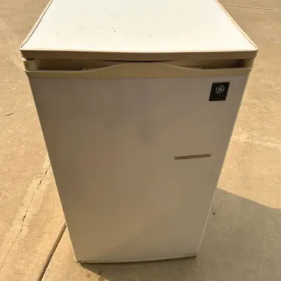 CJ115 GE Refrigerator