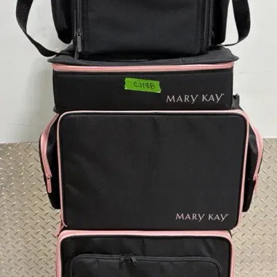 CJ138 Mary Kay Rolling Carrier 