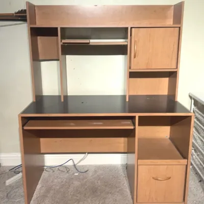 CJ100 Computer Desk and Hutch
