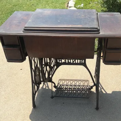 CJ110 Antique Singer Sewing Machine