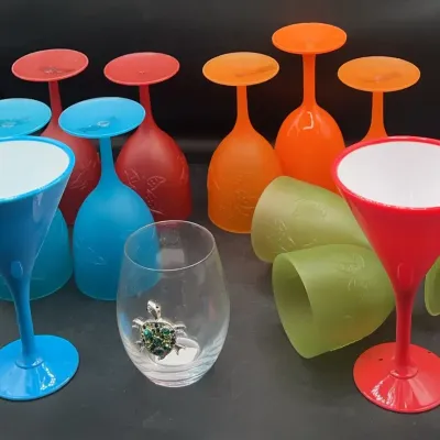 CJ228 Vibrant Colored Plastic Wine Goblets 