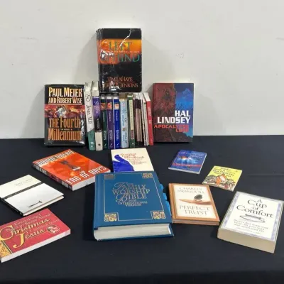 CJ216 Assorted Vintage Used Paperback Books By Various Authors