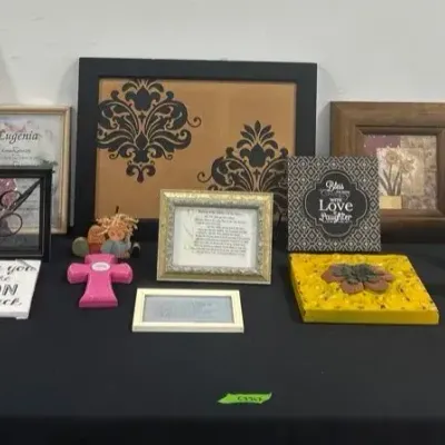 CJ262 Wall Decor And Tabletop Picture Frames