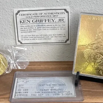 Ken Griffey, Jr 22 Karat Gold Foil Card W/ COA & 1992 Collector Coin!